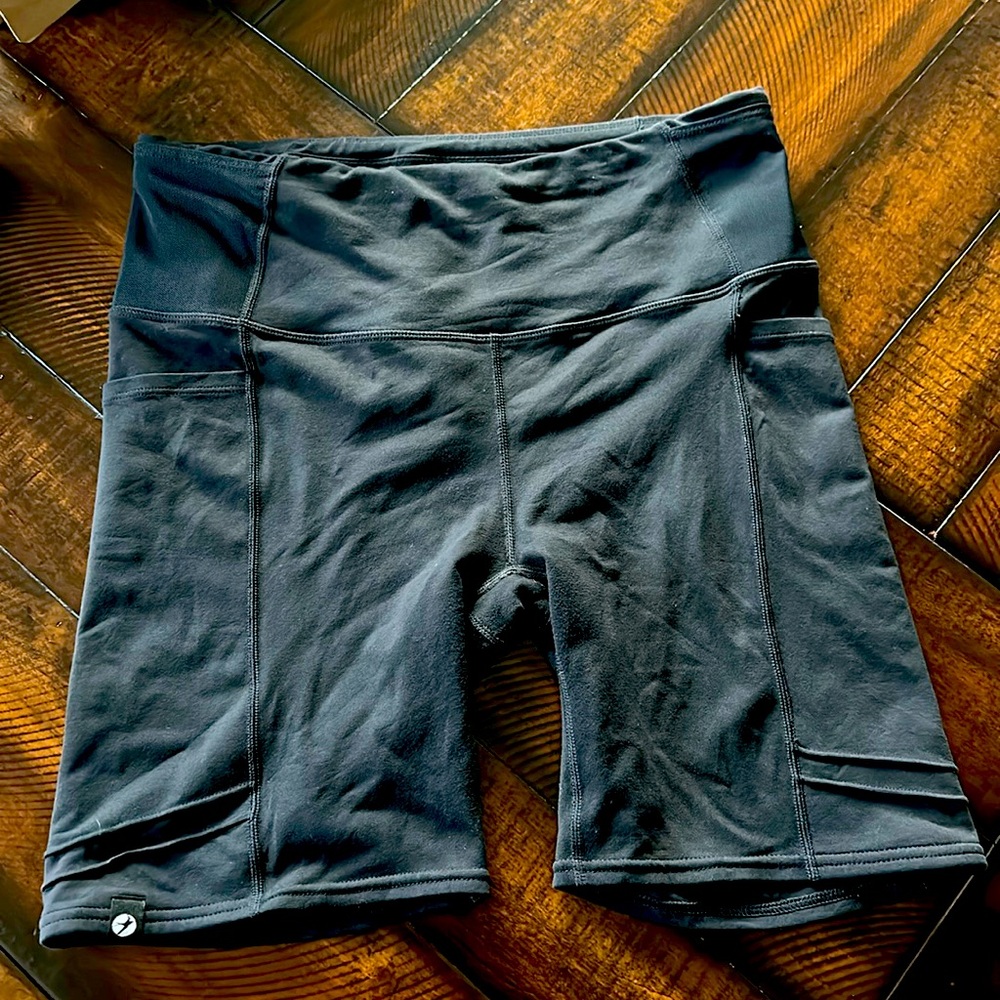 Oiselle Mid Length Pocket Jogger compression shorts-  size 8